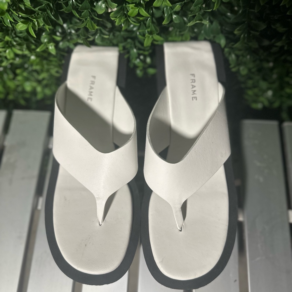 Frame Denim White and Black Thong Sandals